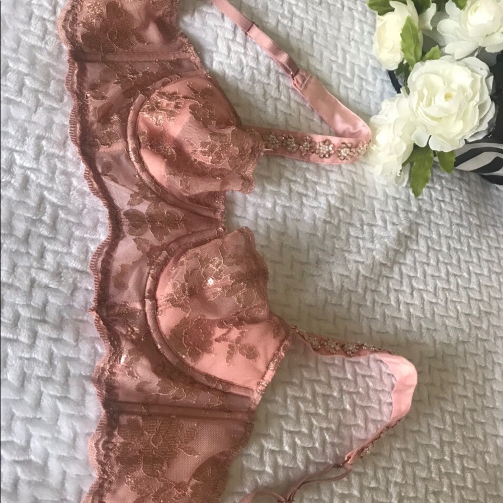 Detailed bra